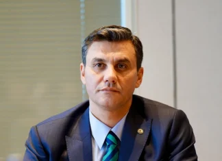 Manisa Büyükşehir Belediye Başkanı Ferdi Zeyrek hastaneye kaldırıldı. Durumu ağır.