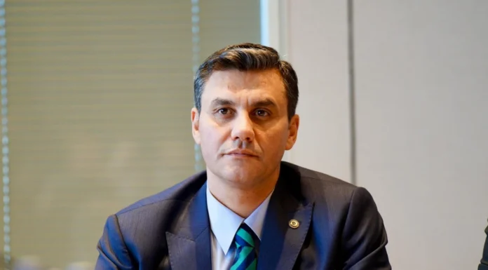 Manisa Büyükşehir Belediye Başkanı Ferdi Zeyrek hastaneye kaldırıldı. Durumu ağır.