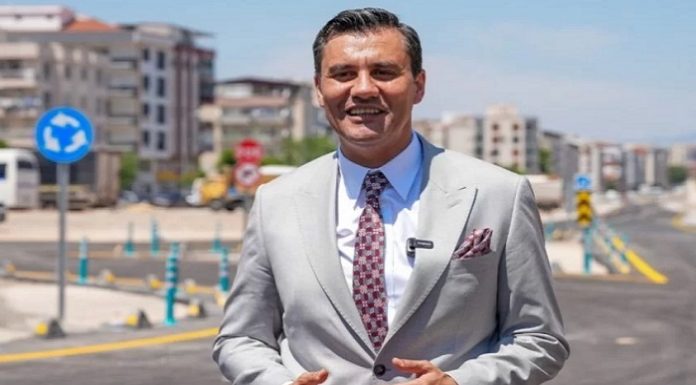 Özel, Ferdi Başkan’ın cenaze programını gözyaşlarıyla duyurdu