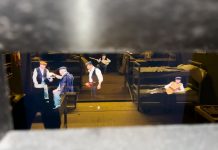 📽️ Sinop Tarihi Cezaevi hologramla tekrar canlandırıldı; Sabahattin Ali’nin silueti koğuşun içinde ziyaretçileri zamanda yolculuğa çıkarıyor.