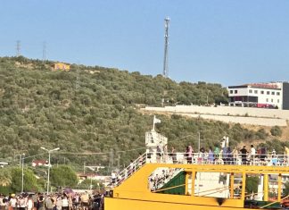 Marmara Adası açıklarında yangın çıkan feribottaki 200 yolcu 7 mürettebat, tahliye edildi