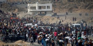 “Yardım uman aç Filistinlilere defalarca ateş ettiler.”