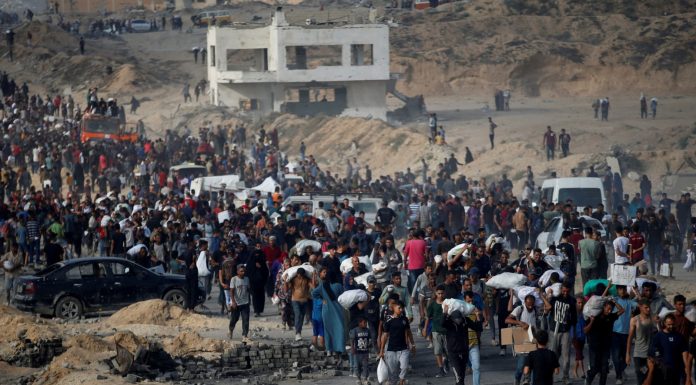 “Yardım uman aç Filistinlilere defalarca ateş ettiler.”