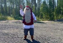 Noel Baba da sıcaktan bunaldı!