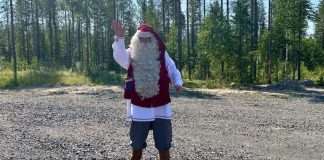 Noel Baba da sıcaktan bunaldı!