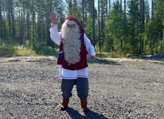 Noel Baba da sıcaktan bunaldı!