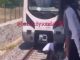 📽️ Makinist raylara düşen kediyi kurtarmak için treni durdurdu, raylara indi