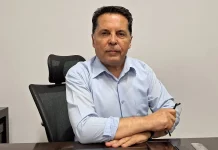 Ahmet Özer, terör örgütüne üye olma suçundan beraat etti. Özer’in yolsuzluk suçlamasıyla tutukluluk hali devam edecek.