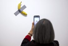 📽️ 4’ncü ‘Sanat Eseri’ Muz Yeme Vakası; Ziyaretçi, Müzede Sergilenen 6,2 Milyon Dolarlık Muzu Yedi.