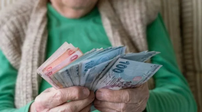 Yargıtay: Bankalar, ödenmeyen tüketici kredisi nedeniyle emekli maaşını bloke edebilecek