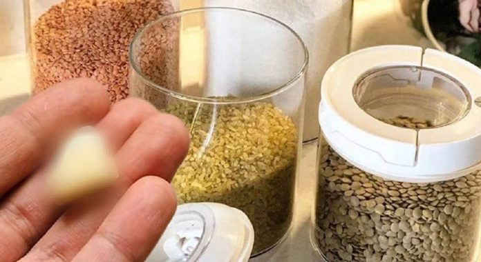 Kavanozdaki bakliyatlarda yaşanan böcek ve küf sorununa kesin çözüm. İçine sadece bir tane atmanız yetiyor