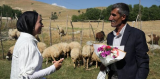 Sınav çıkışını babası elinde çiçekle beklemişti. Çimen, kaç puan aldı? Hayalini gerçekleştirebilecek mi?