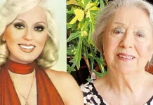 📽️Şarkıcı ve sinema oyuncusu Rüçhan Çamay, 94 yaşında hayatını kaybetti.