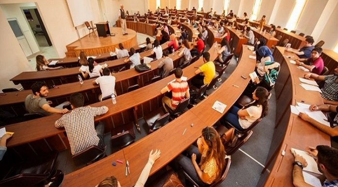 Resmi gazete yayımlandı. Bazı fakülte ve yüksek okullar kapatıldı, bazılarının adı değişti