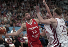 12 Dev Adam Avrupa Şampiyonası’na galibiyetle başladı