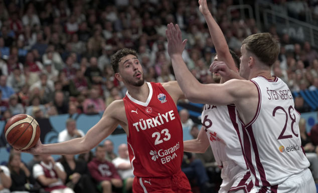 12 Dev Adam Avrupa Şampiyonası’na galibiyetle başladı