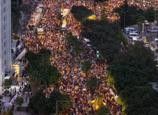 1 milyonu aşkın İsraillinin genel grev ve protestoları hükümeti tehdit ediyor.