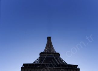 Paris’teki Eyfel Kulesi, sıcak yaz günlerinde uzuyor!