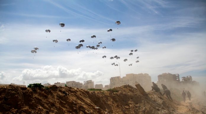 🎥Havadan “yardım” diye atılıyor aşağıya ölüm olarak iniyor.