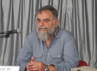 Siyaset bilimci ve tarihçi profesör Mete Tunçay hayatını kaybetti.