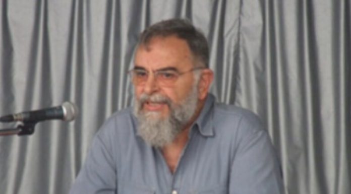 Siyaset bilimci ve tarihçi profesör Mete Tunçay hayatını kaybetti.