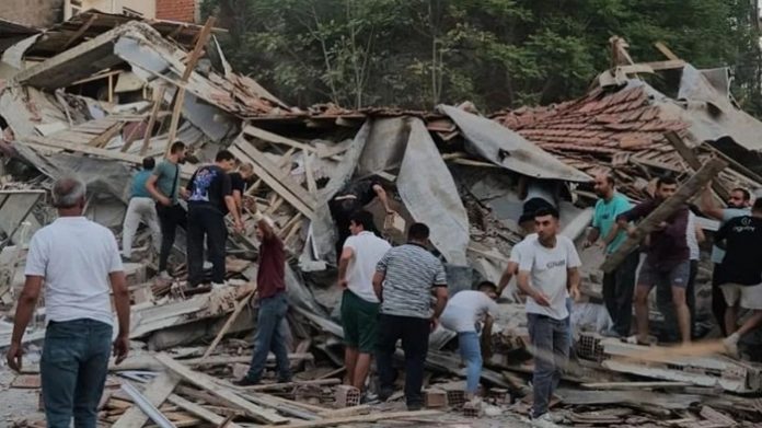 Sındırgı’da Deprem1