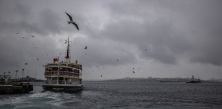 Kuvvetli rüzgar ve kısa süreli fırtına nedeniyle İstanbul da dahil olmak üzere 13 il için sarı kodlu fırtına uyarısı yayımlandı.
