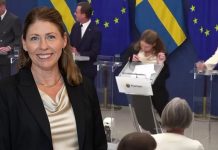 🎥Talihsizliğin böylesi. İsveç’in yeni Sağlık Bakanı ilk basın toplantısında bayıldı!