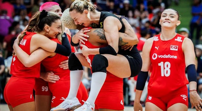 İtalya’ya karar setinde kaybettik. Filenin Sultanları Dünya İkincisi