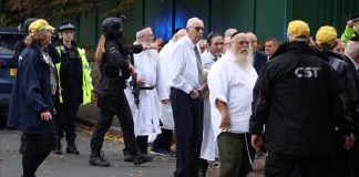 İngiltere’de sinegoga saldırı. 2 kişi öldü, üç kişi ağır yaralandı.