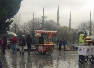 İstanbul: Bu gece başlıyor, 3 gün sürecek: Kuvvetli sağanak ve lodos.