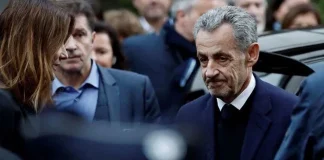 Sarkozy cezaevine girdi!