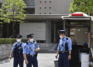 “Meteoroloji İklimi kasıtlı olarak değiştiriyor” dedi nöbetçi polise saldırdı.