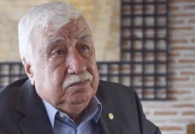 Devekuşu Kabare’nin Kurucusu Tiyatro Ve Sinema oyuncusu Ahmet Gülhan Hayatını Kaybetti.