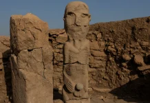 Göbeklitepe’de yeni keşif: Ağzı dikişli heykel.
