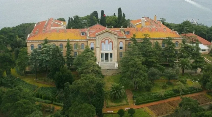 Tom Barrack açıklamış. Heybeliada Ruhban Okulu’nun açılacağı tarihi Yunan basını duyurdu