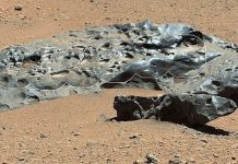 NASA’dan bilim insanları,Mars’ta, ‘oraya ait olmayan’ gizemli bir kaya parçası keşfettikten sonra şaşkına döndü