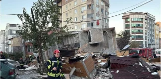 Gebze’de yıkılan binanın yanısıra 16 bina, 27 iş yeri, 72 ayrı bağımsız birim tahliye edildi.