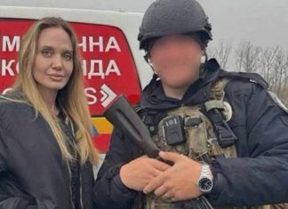 Ukrayna ziyaretinde, Angelina Jolie’nin şoförünü yakalayıp savaşa gönderdiler.