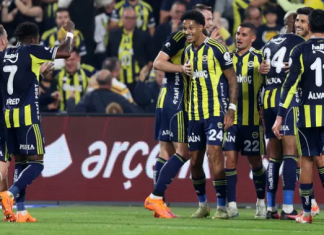 Fenerbahçe Kayserispor’u 4 golle geçti, puan farkını 1’e indirdi