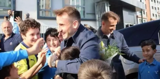 Sınıf başkanlığı seçimini kazandı, vaadini yerine getirdi!