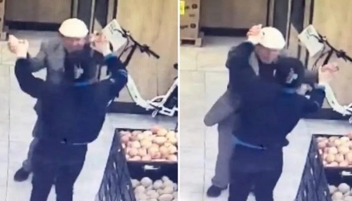 market yaşlı adamla dans