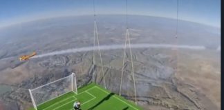 🎥Havada uçarak futbol maçı