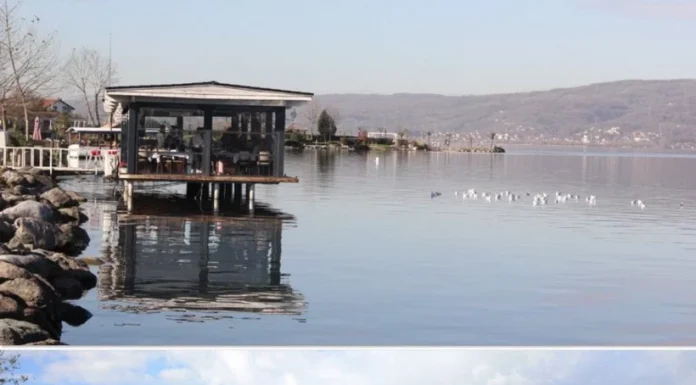 Sapanca Gölü’nde su seviyesi kritik eşiği aşarak 28,54 metreye indi. Bölgede tasarruf tedbirleri uygulamaya alındı.