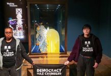 🎥 Kraliyet tacına muhallebili saldırı