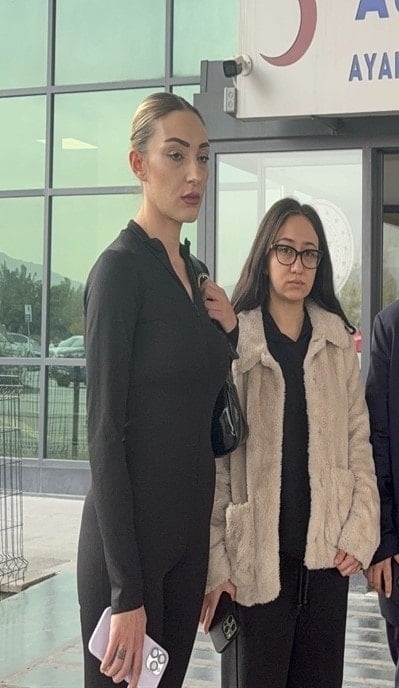 sarkicigullununkizitugyangulterin1055372313188jpg-iDNb2nKeHk_K7n6K8PqMuA