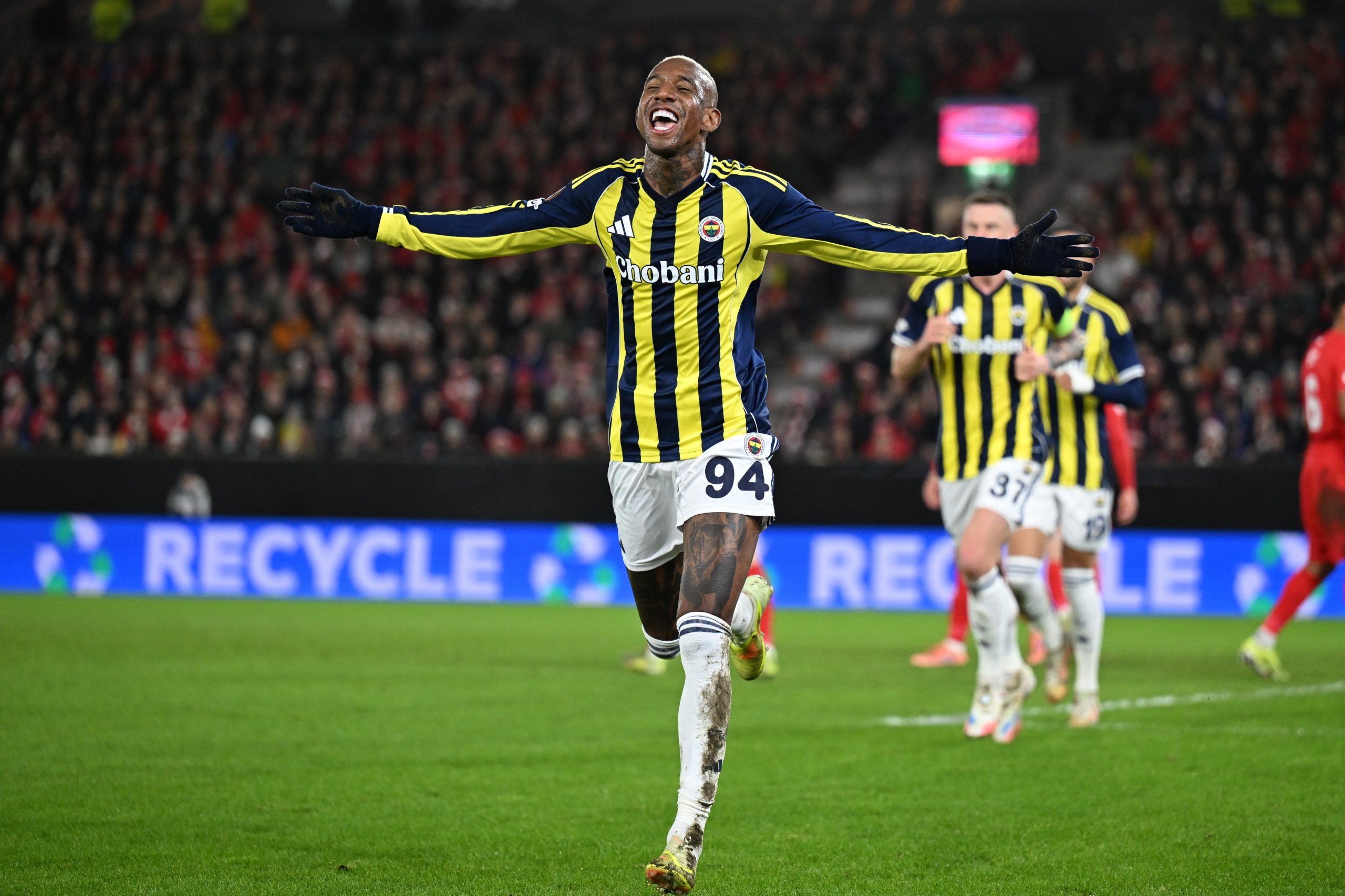 UEFA Avrupa Ligi/Talisca hat-trick yaptı, Fenerbahçe Norveç deplasmanında farka koştu