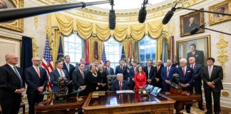 Trump, ” CNN satılmalı, çünkü şu anda CNN’i yönetenler, benim görüşüme göre ya yozlaşmış ya da yetersiz.”