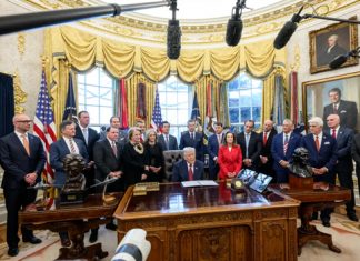 Trump, ” CNN satılmalı, çünkü şu anda CNN’i yönetenler, benim görüşüme göre ya yozlaşmış ya da yetersiz.”