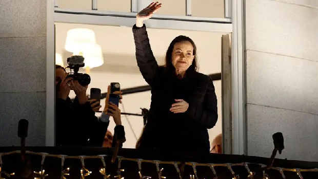 venezuela-muhalefet-lideri-aylar-sonra-norvecte-kamuoyu-onune-cikti-0833-2025-12-11_m